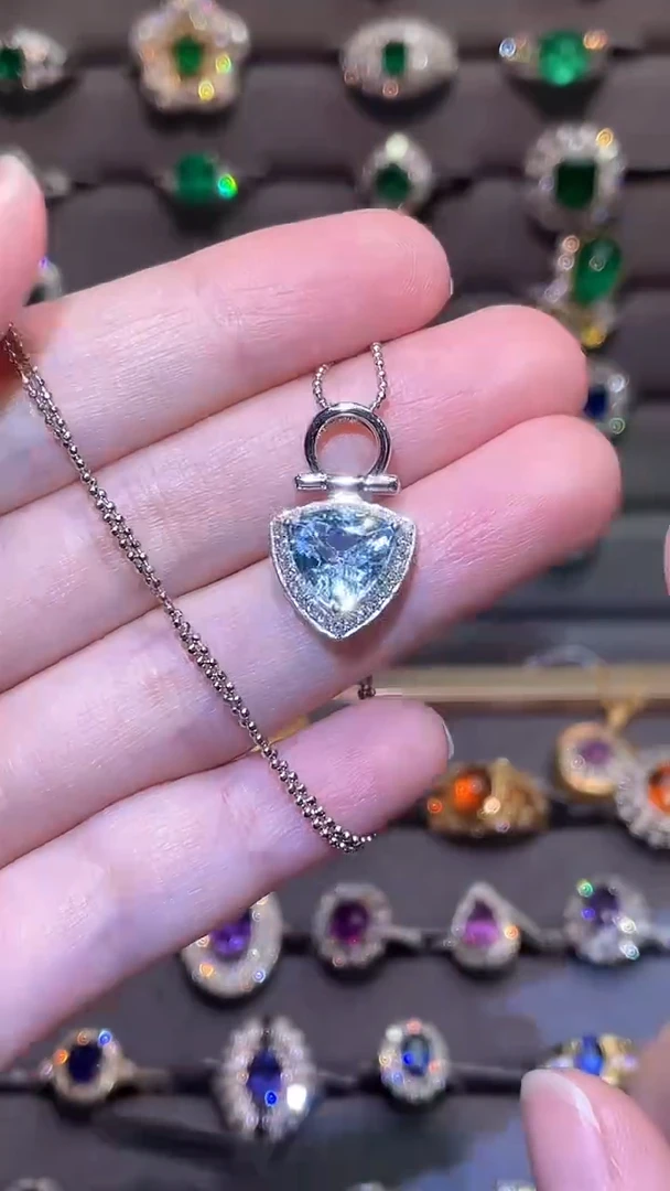 海蓝宝石吊坠(不含链)18K金镶嵌盾牌2.06ct