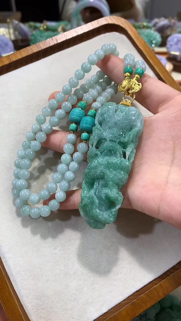 颈饰未镶嵌翡翠吊坠