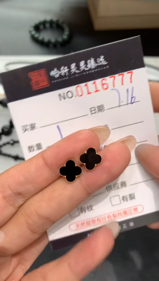 翡翠未镶嵌吊坠(不含链)?*?哈轩   耳饰1对