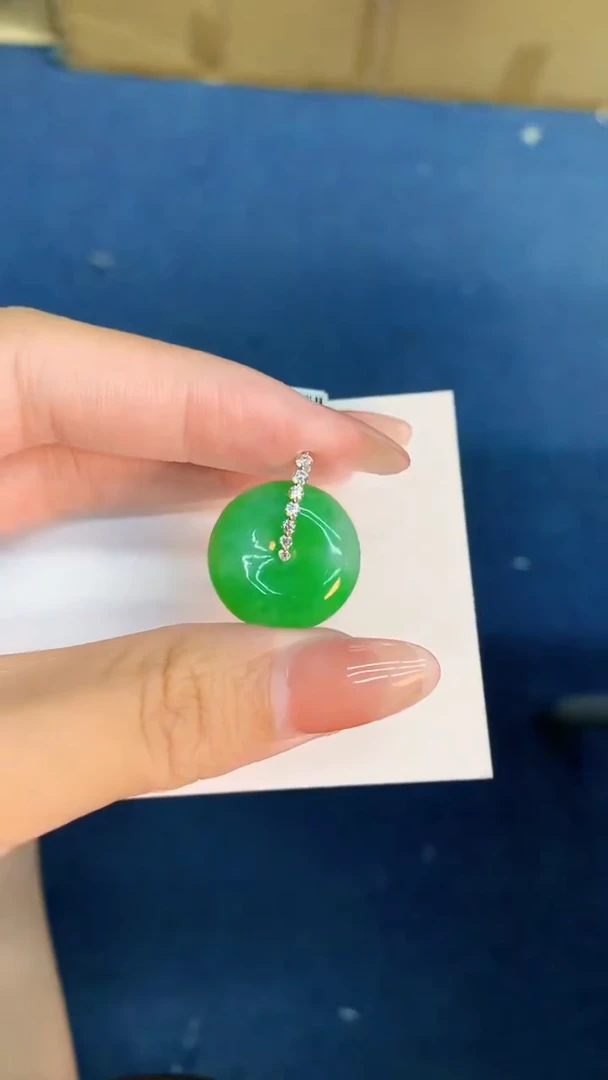 翡翠18K金镶嵌颈饰           1