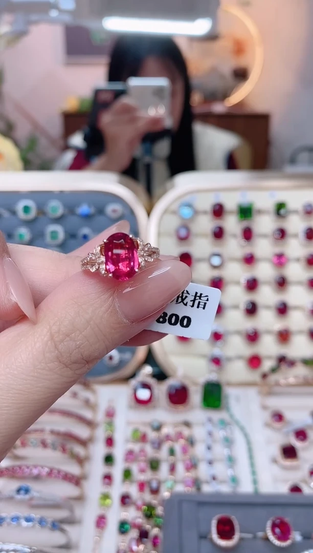 18K金镶嵌碧玺戒指碧玺2.6CT