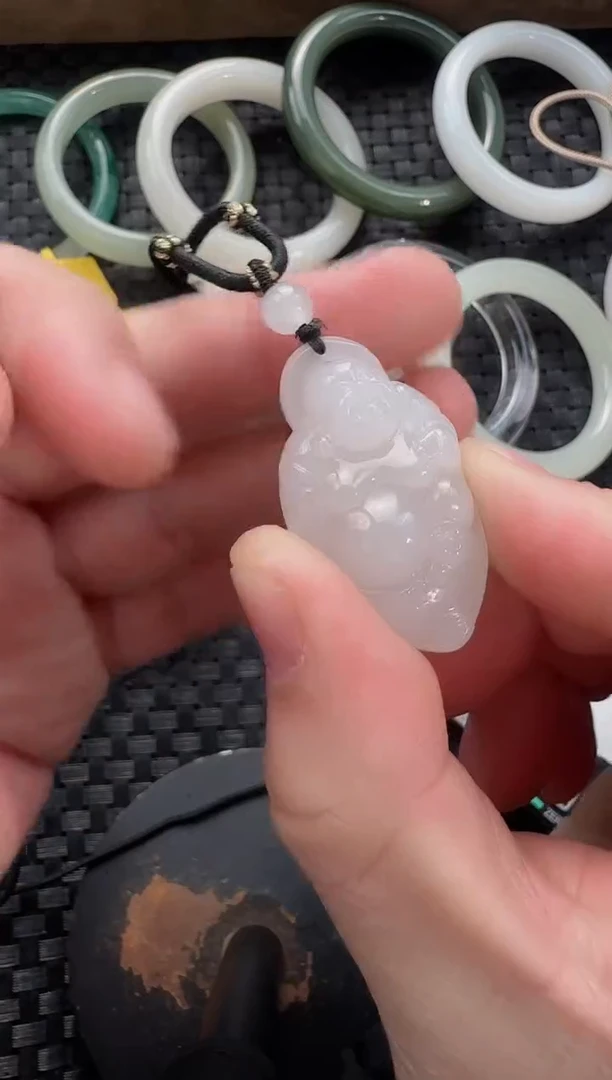 颈饰未镶嵌和田玉白冰逍遥佛