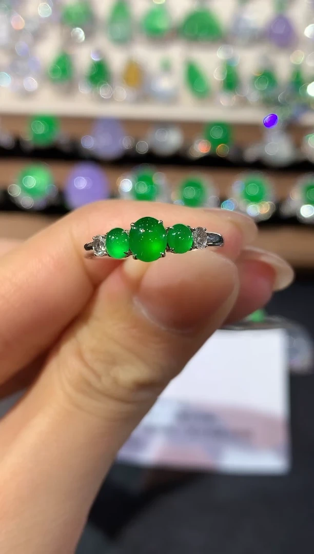 18K金镶嵌戒指翡翠a72