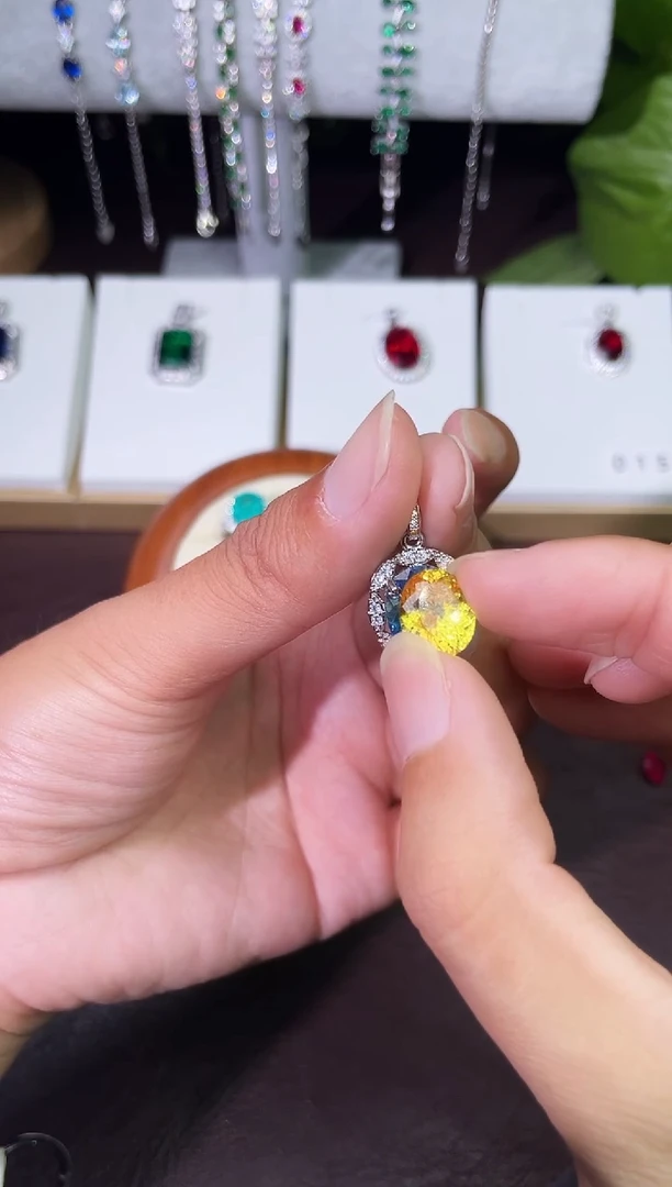 合金颈饰合成钻石金丝雀吊坠