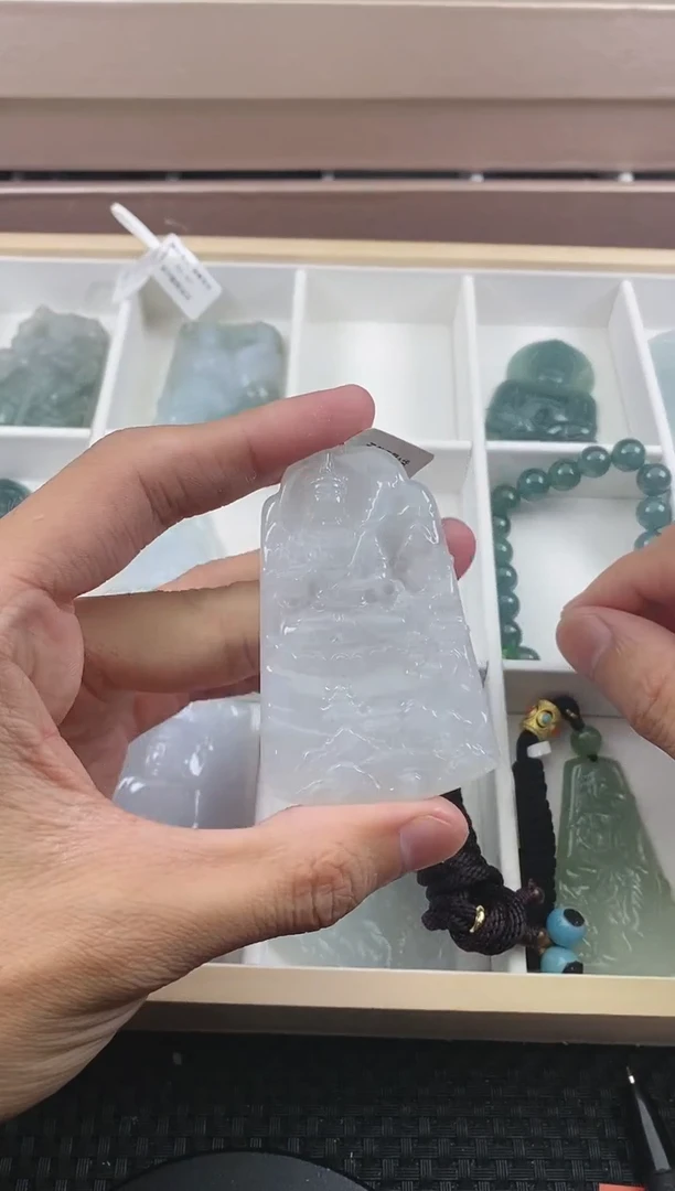 翡翠未镶嵌颈饰