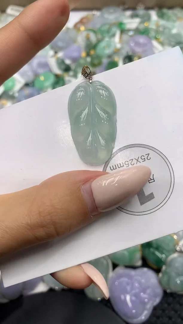 颈饰18K金镶嵌翡翠111111111111