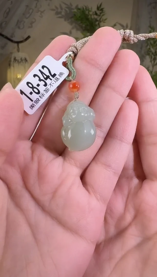 和田玉未镶嵌颈饰猪猪