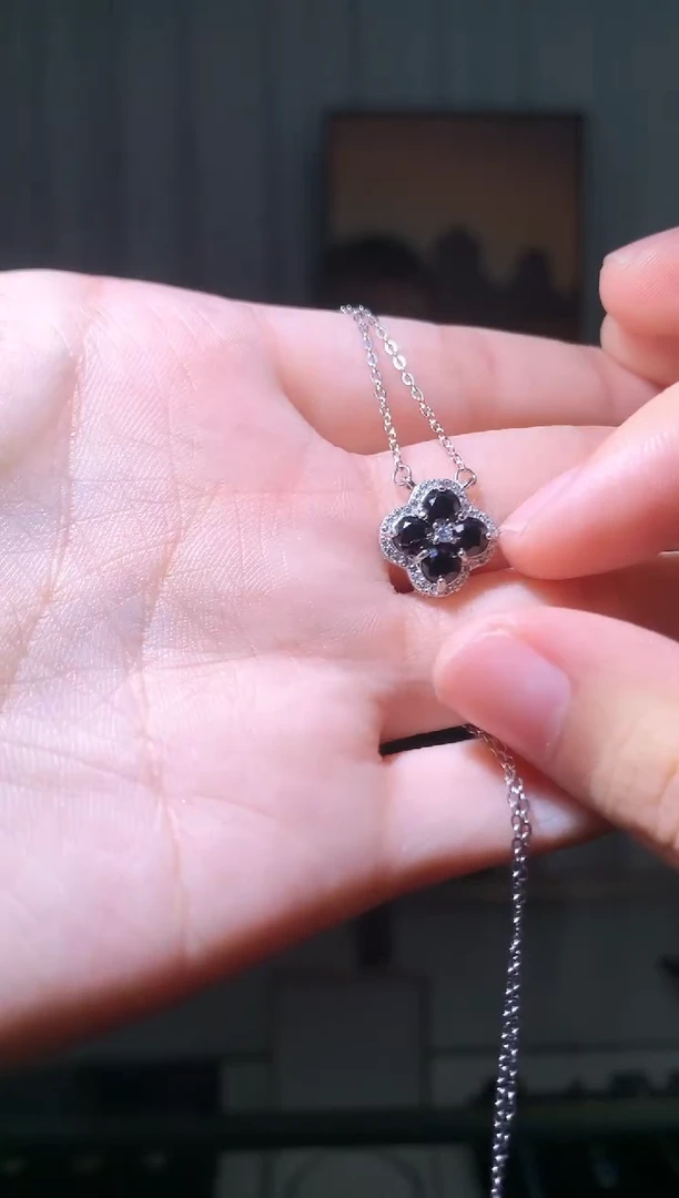 银S925镶嵌颈饰尖晶石吊坠