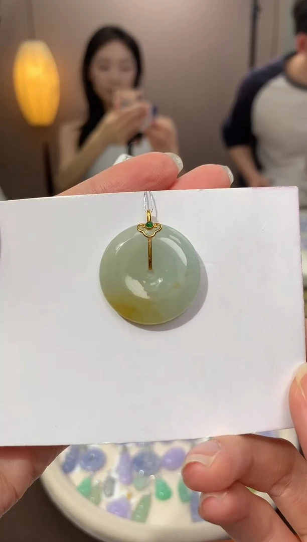 翡翠18K金镶嵌颈饰天然缅甸a货翡翠