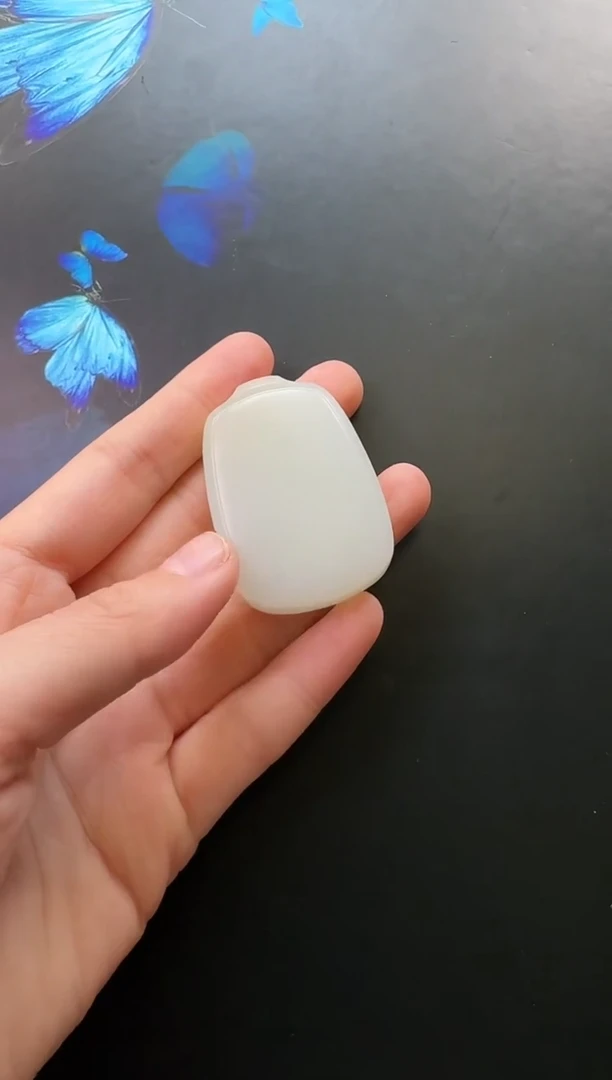 颈饰未镶嵌和田玉吊坠