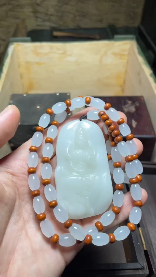 【闪购商品】白观音带链子1件