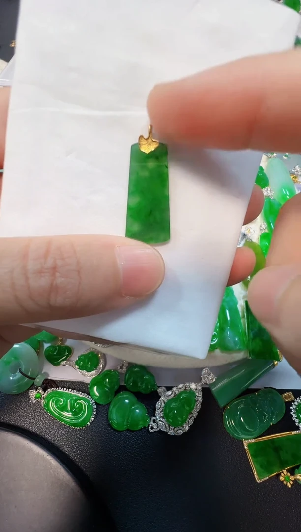 翡翠18K金镶嵌吊坠(不含链)180