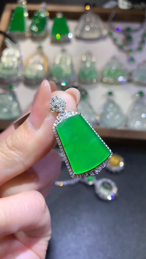 【闪购商品】翡翠吊坠(不含链)18K金镶嵌44-无事牌