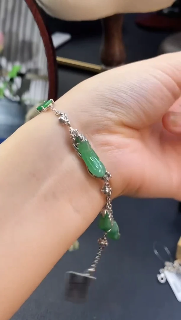 颈饰银S925镶嵌翡翠15994