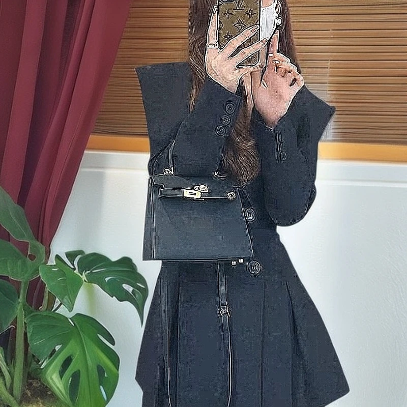 春秋设计感显瘦小个子高级感连衣裙气质高腰短款时尚百搭黑色小众