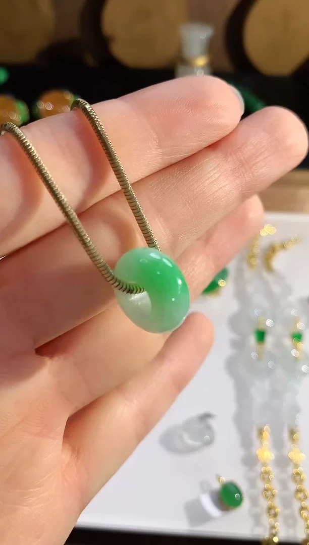 翡翠未镶嵌吊坠(不含链)吊坠