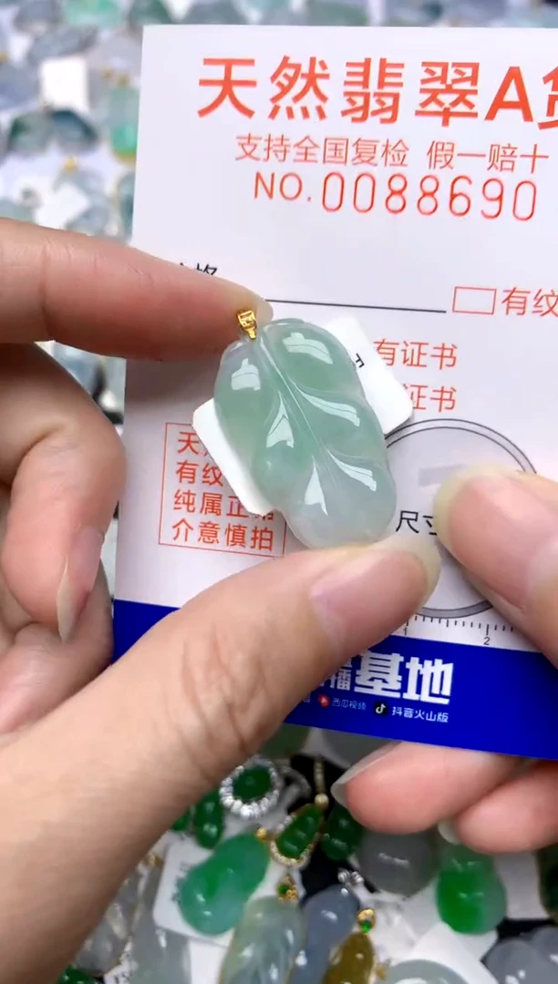 颈饰18K金镶嵌翡翠天然A货翡翠