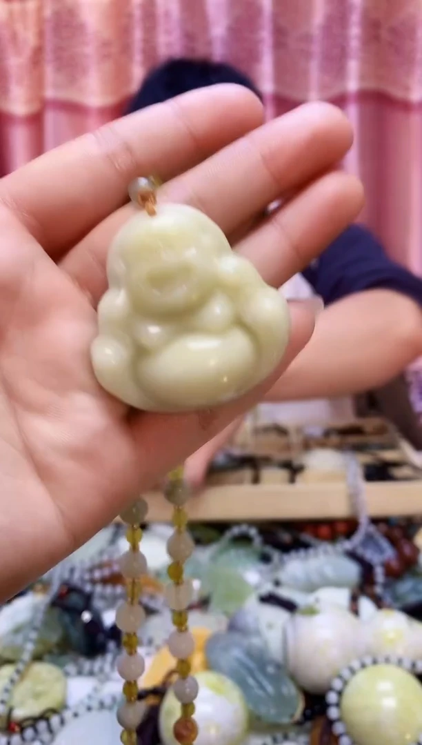 未镶嵌蛇纹石玉挂件
