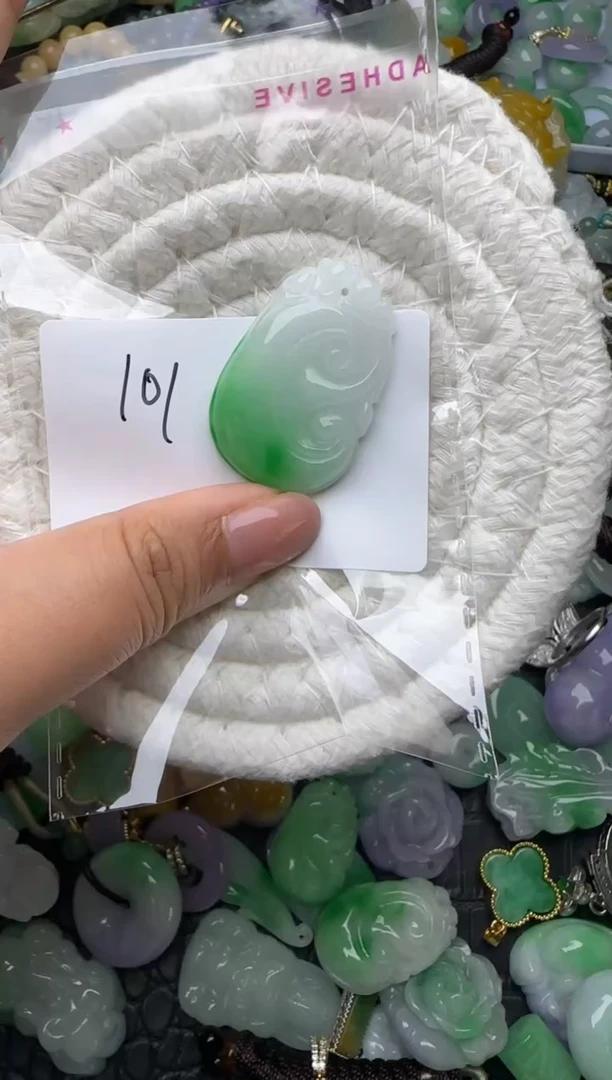 颈饰未镶嵌翡翠 缅甸翡翠吊坠