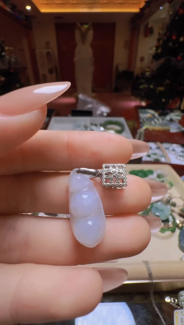 【闪购商品】翡翠吊坠(不含链)未镶嵌翡翠