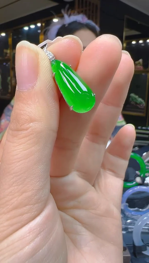 吊坠(赠链)银S925镶嵌翡翠071(多样性发货发其一)