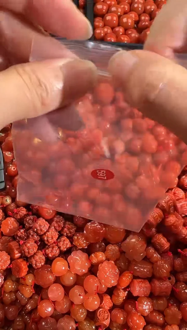 南红玛瑙未镶嵌颈饰1