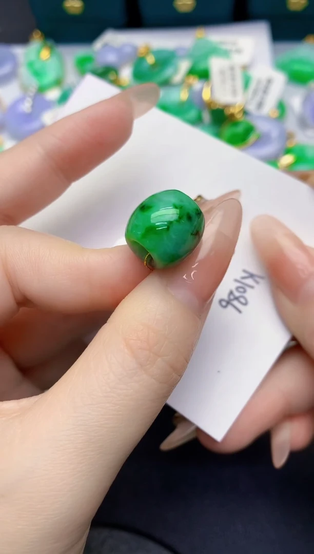 颈饰未镶嵌翡翠缅甸天然翡翠A货