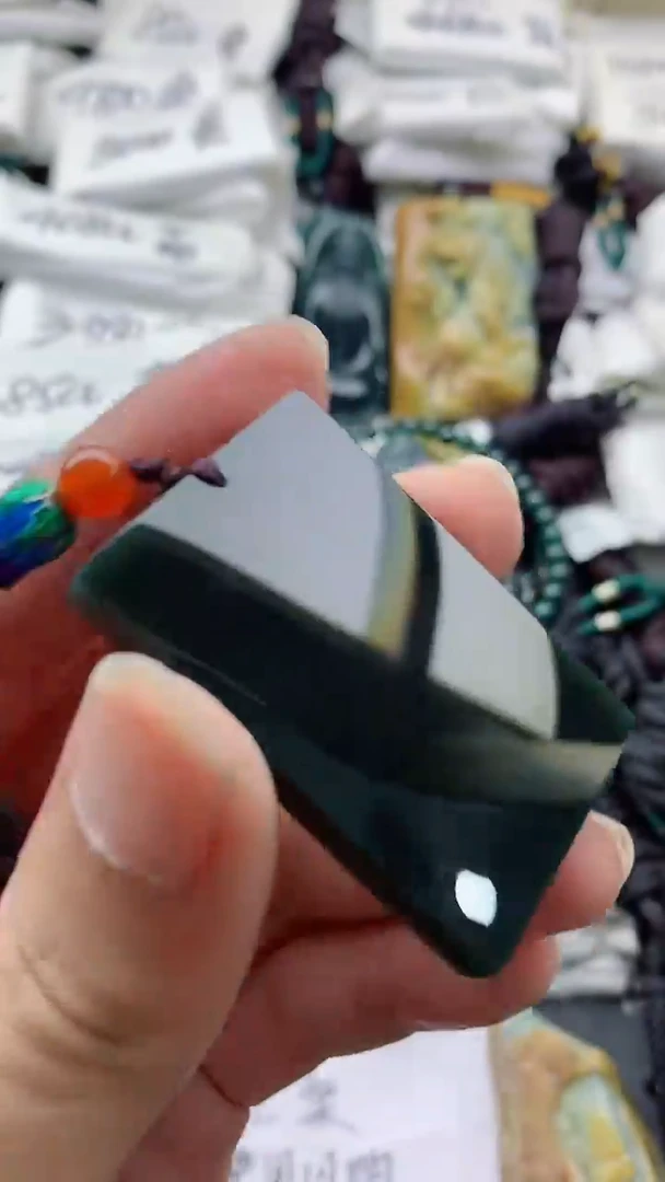 颈饰未镶嵌和田玉（墨玉）888