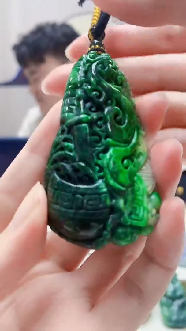 未镶嵌定制翡翠5060zm-毛货挂件龙牌8