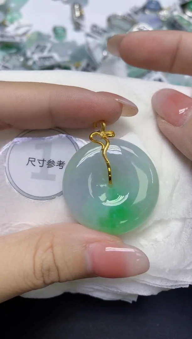 颈饰18K金镶嵌翡翠天然缅甸翡翠A货多样性发一件