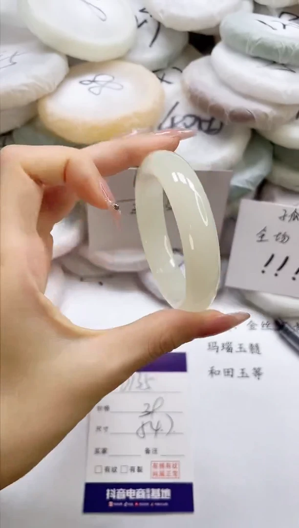 石英质玉手镯未镶嵌135-54