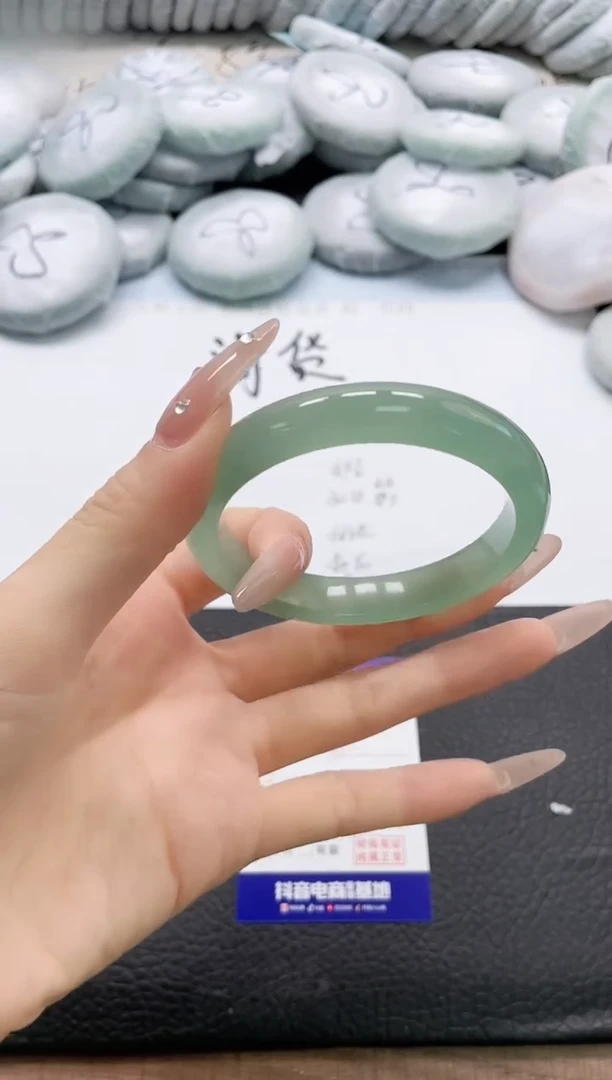 石英质玉手镯未镶嵌122-58