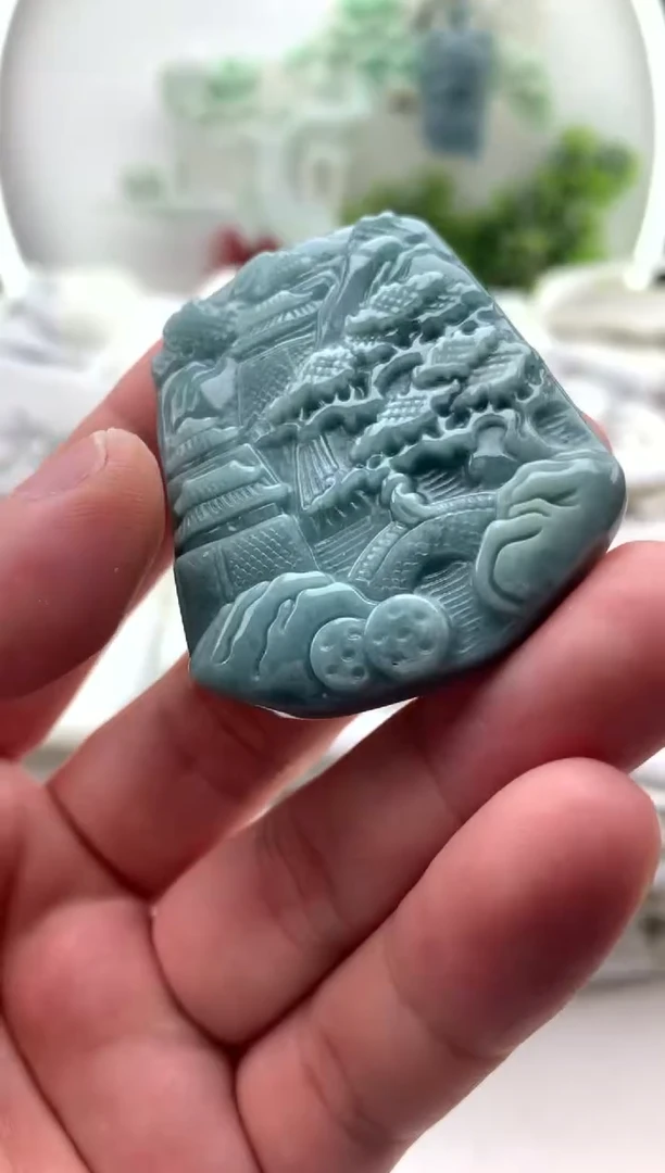 翡翠未镶嵌颈饰山水