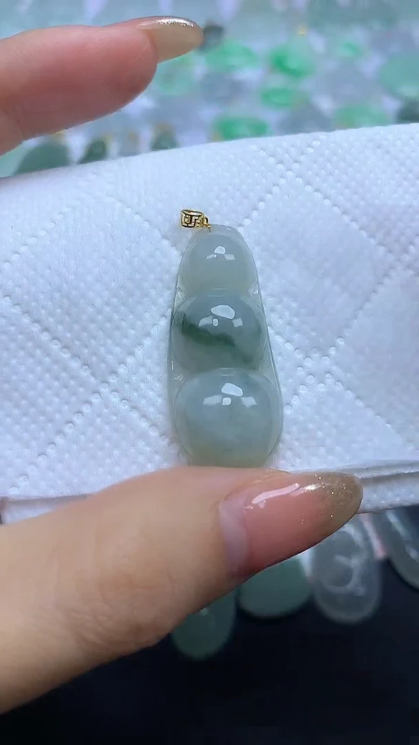 颈饰18K金镶嵌翡翠A货