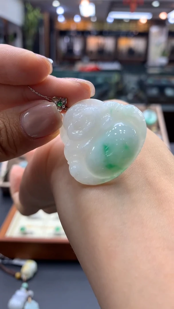 翡翠18K金镶嵌颈饰佛公