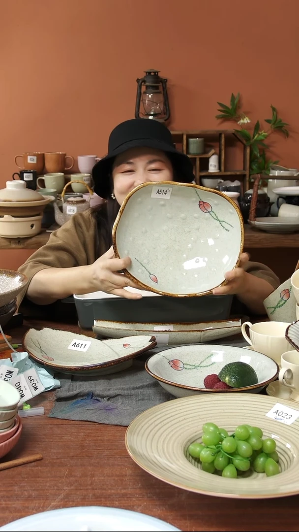 陶瓷A514 一只陶瓷异形莲子方碗25*23*7可能微瑕