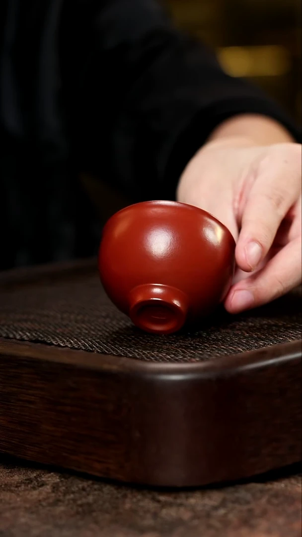 宜兴紫砂朱泥鸡心杯