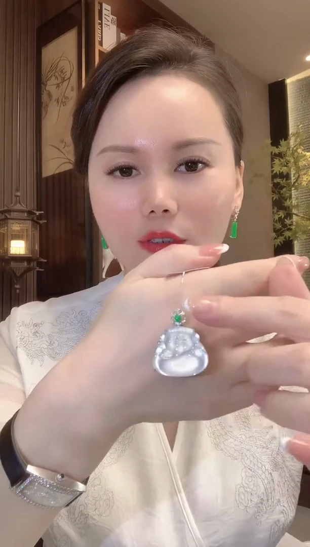 吊坠(不含链)18K金镶嵌翡翠C70