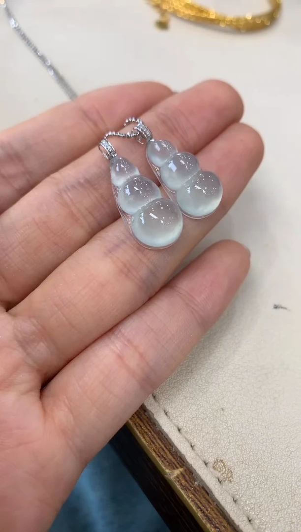 吊坠(不含链)18K金镶嵌翡翠豆子多样性发货1件