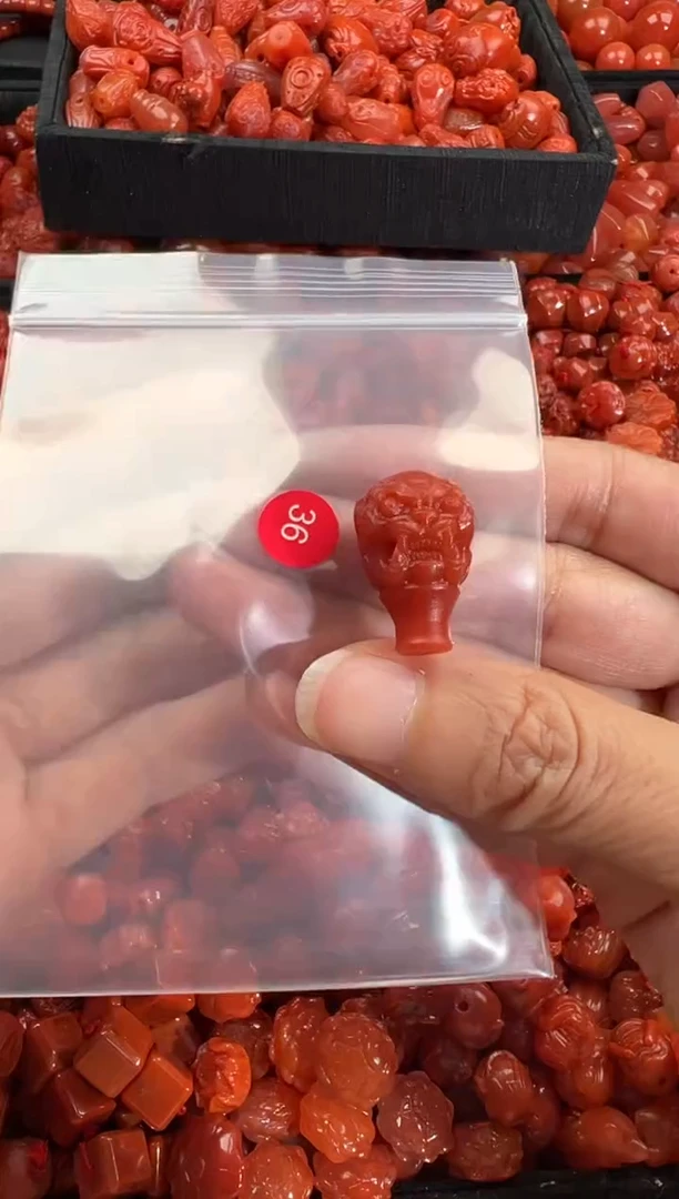 南红玛瑙未镶嵌颈饰1