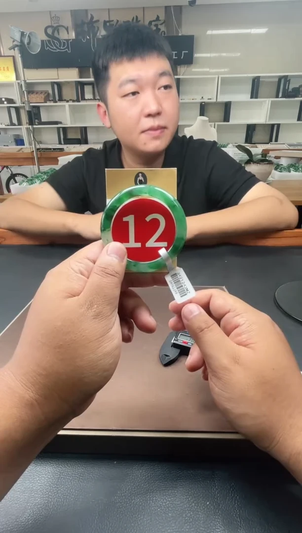 未镶嵌手镯石英质玉50+12