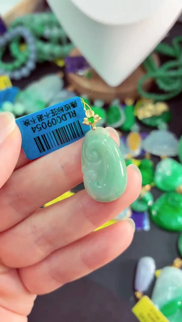 吊坠(不含链)未镶嵌翡翠挂件