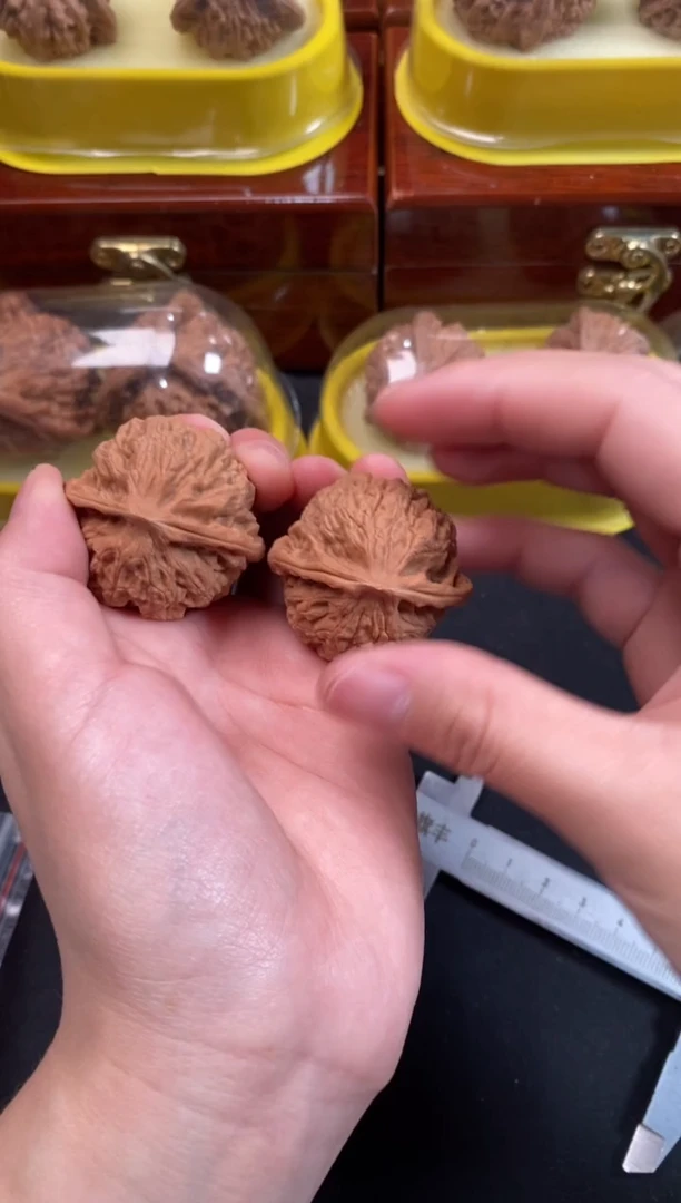 把件文玩核桃金牛38尺Q281