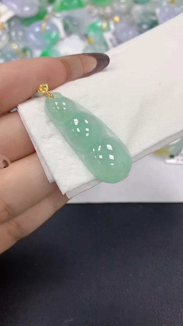 颈饰18K金镶嵌翡翠a货假一赔三支持复检百元上9元证书费自理