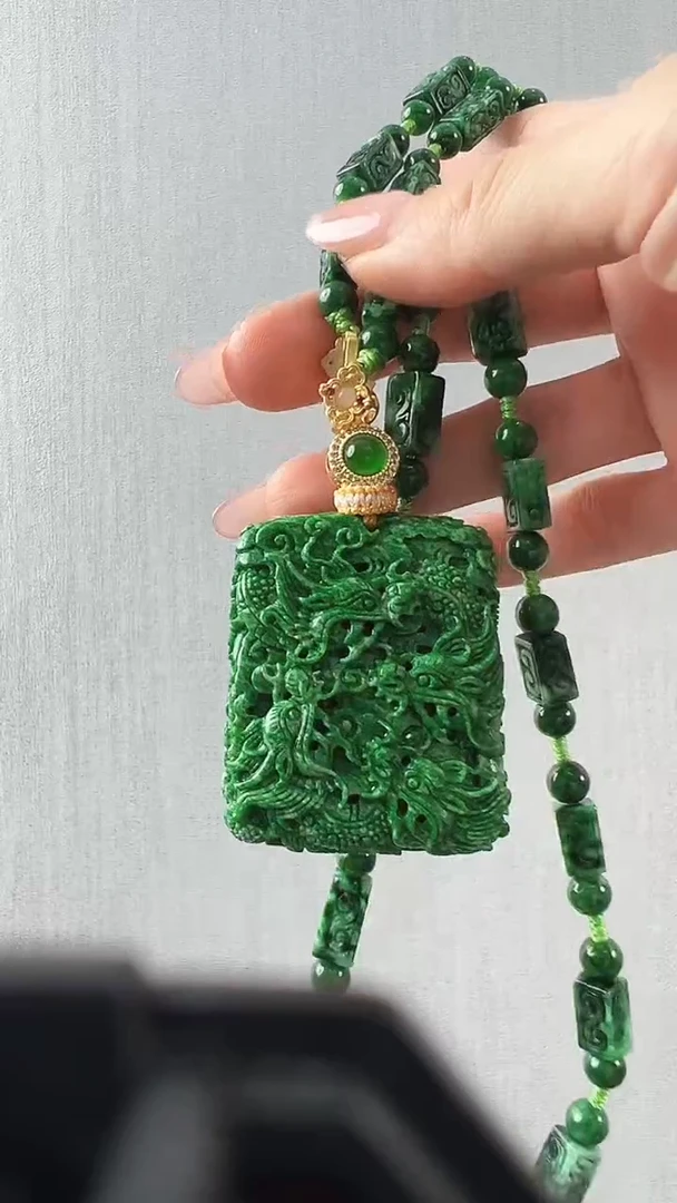 颈饰未镶嵌翡翠无事牌