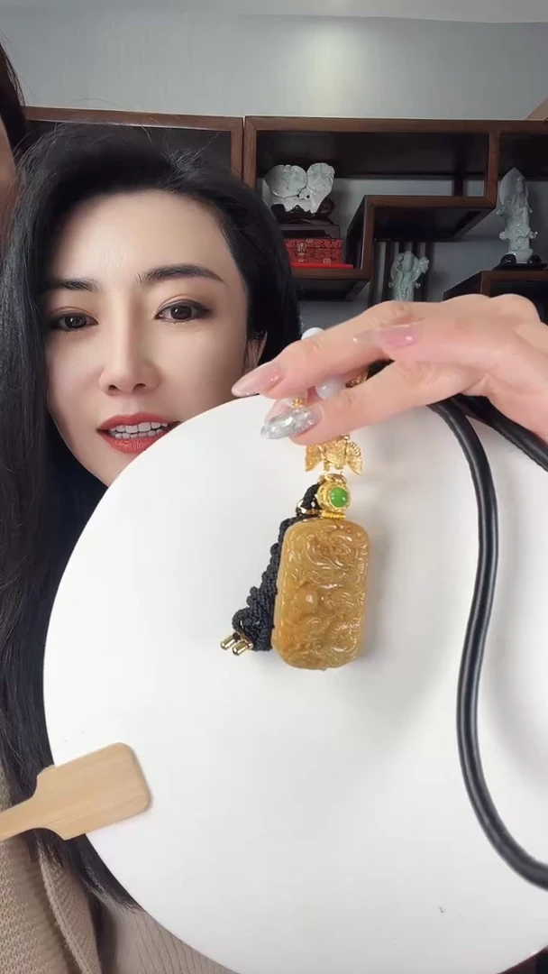 【闪购商品】翡翠颈饰未镶嵌山水