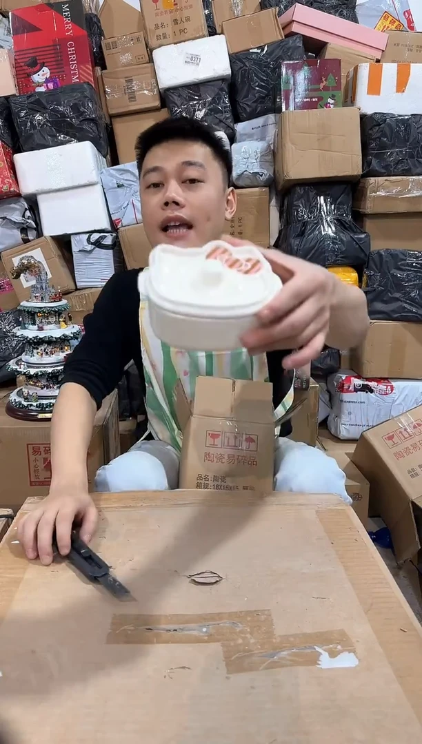 瓷片白色kt猫炖盅