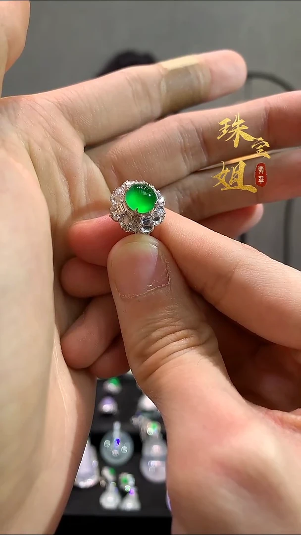 18K金镶嵌戒指翡翠戒指