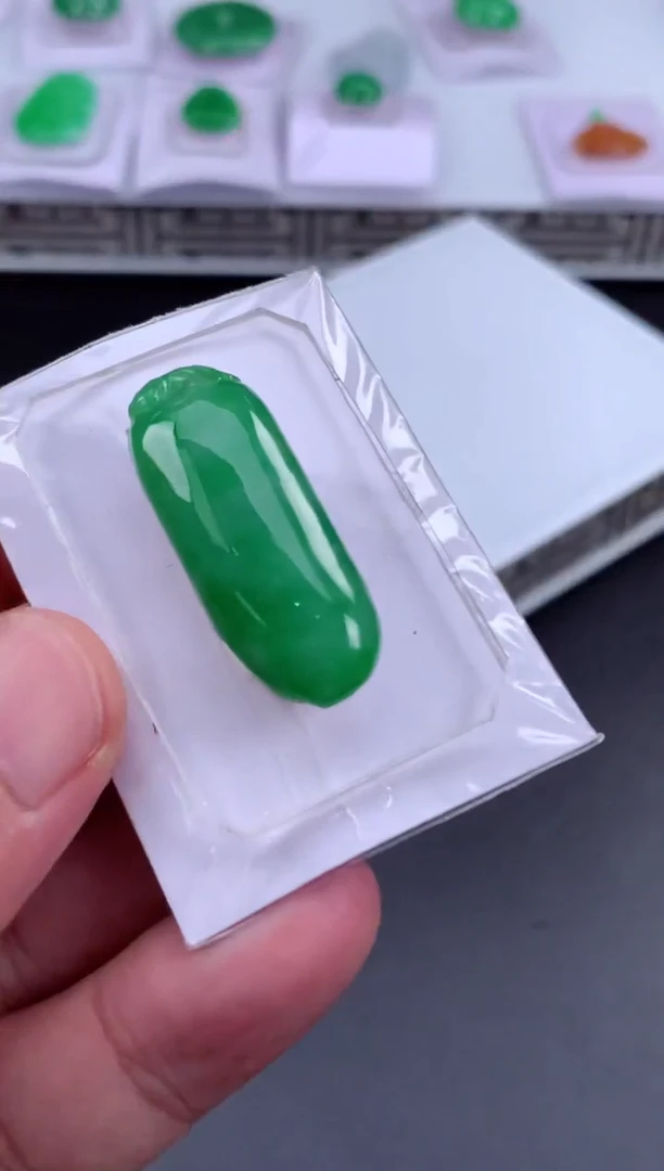 定制翡翠未镶嵌翡翠