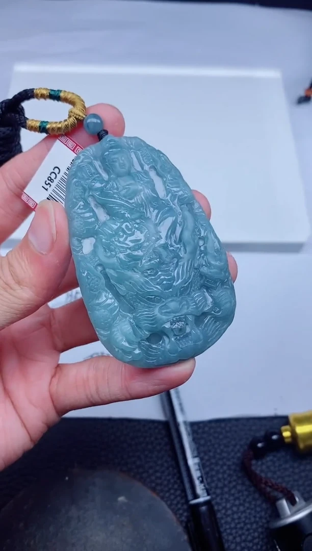翡翠未镶嵌颈饰